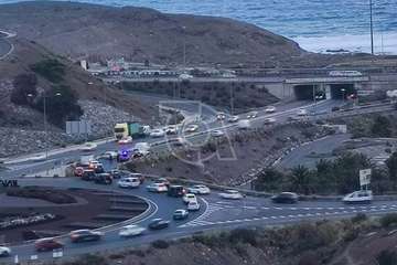 Accidente de tráfico en la salida de Jinámar desde la rotonda de El Mirador (Telde)/TA.